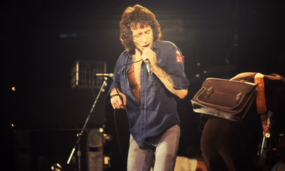 bon-scott-ac-dc-performs.png