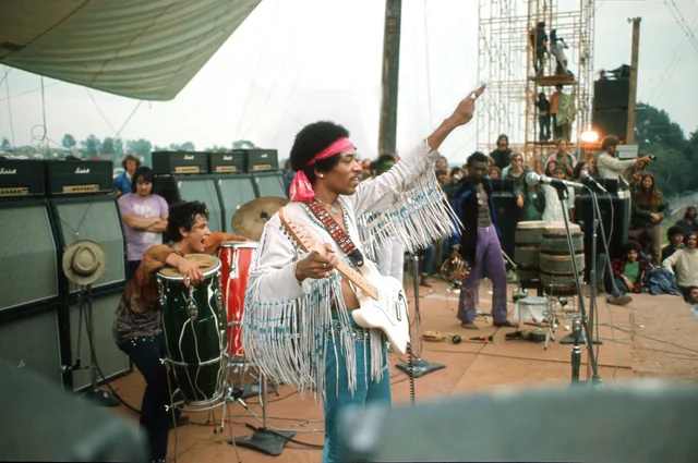 jimi-hendrix-at-woodstock-music-festival.png